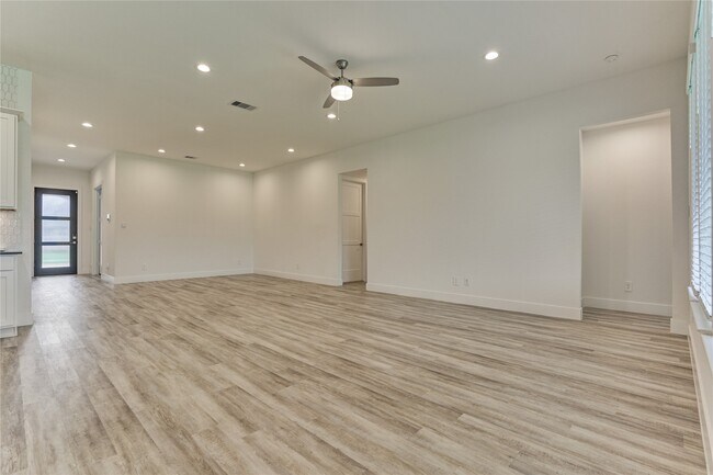 Building Photo - 14343 Red Ldg Trl