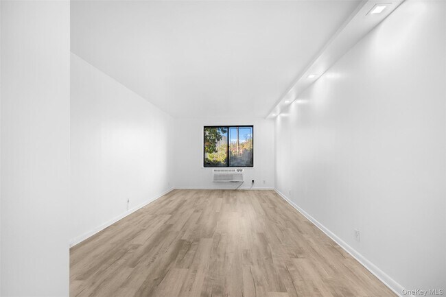 Building Photo - 141 Great Neck Rd