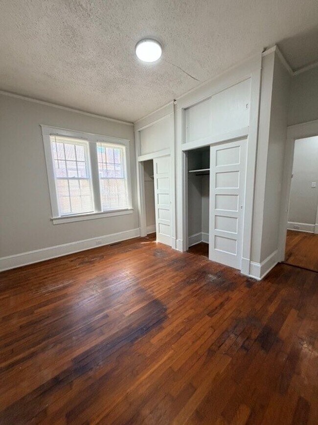 Building Photo - 727 Truett Ave