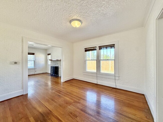 Building Photo - 1013 23rd St W