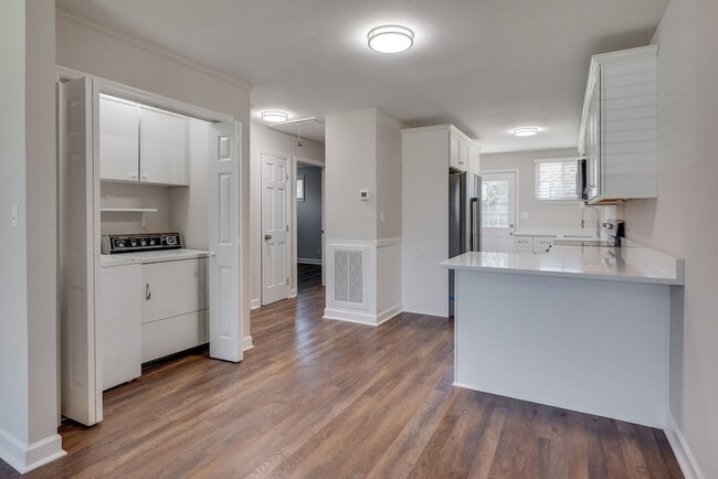 Building Photo - 405 Figuers Dr