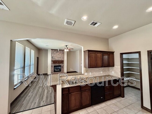 Building Photo - 5601 Sanderling Rd