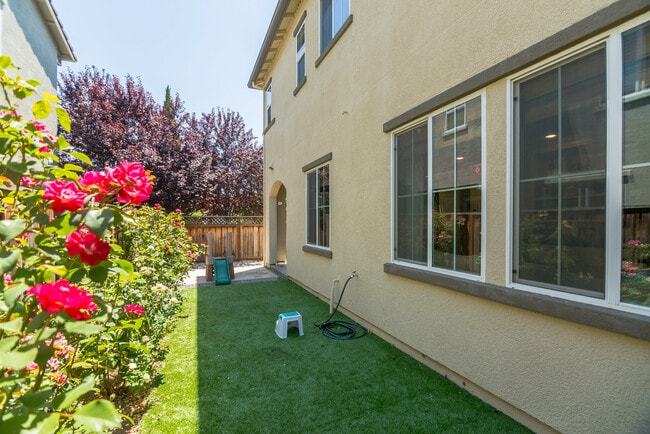 Building Photo - 5539 Southcrest Way