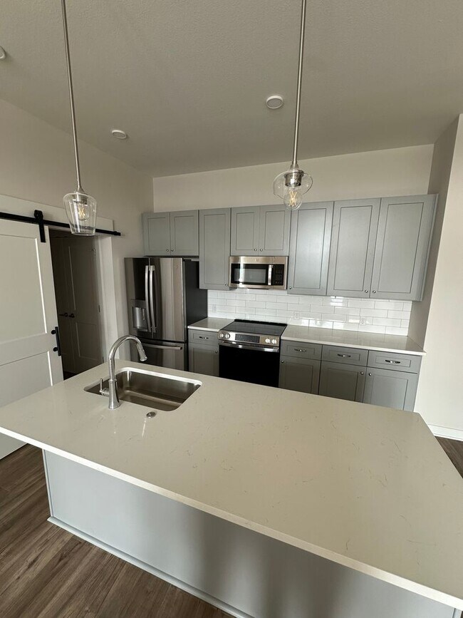 Building Photo - Brand-New Large 2 Bdrm Apartment Home