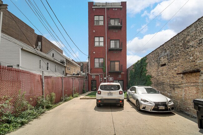 Building Photo - 1552 W Fullerton Ave
