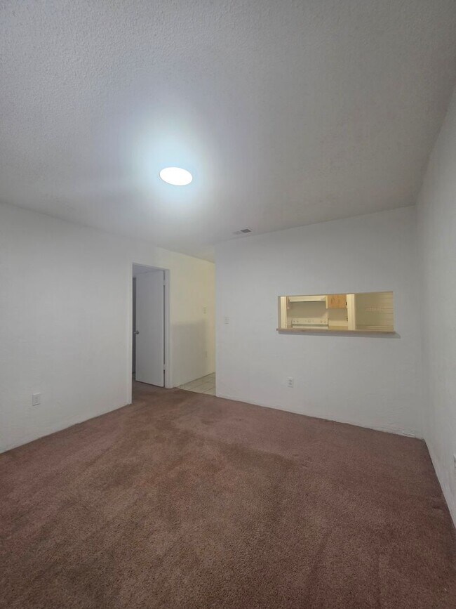 Building Photo - 2 Bedroom 2 Bath Apartment Home *** Limited time special***