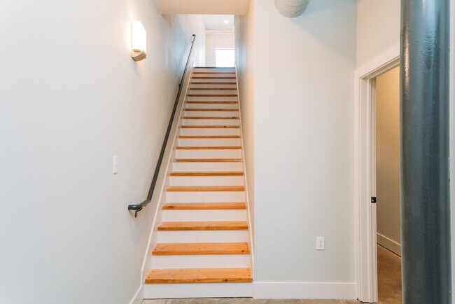 Building Photo - 210 W Peden Alley