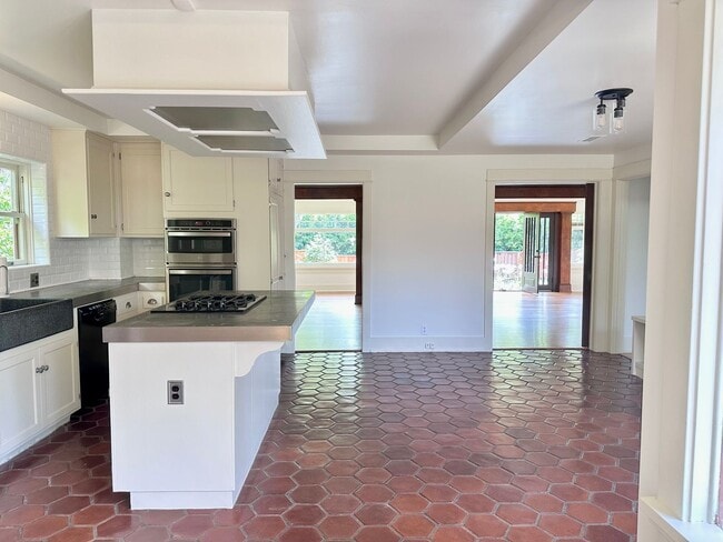 Building Photo - Meticulously Restored 1920s Craftsman on a Private, Hedged Lot | Pet Friendly!