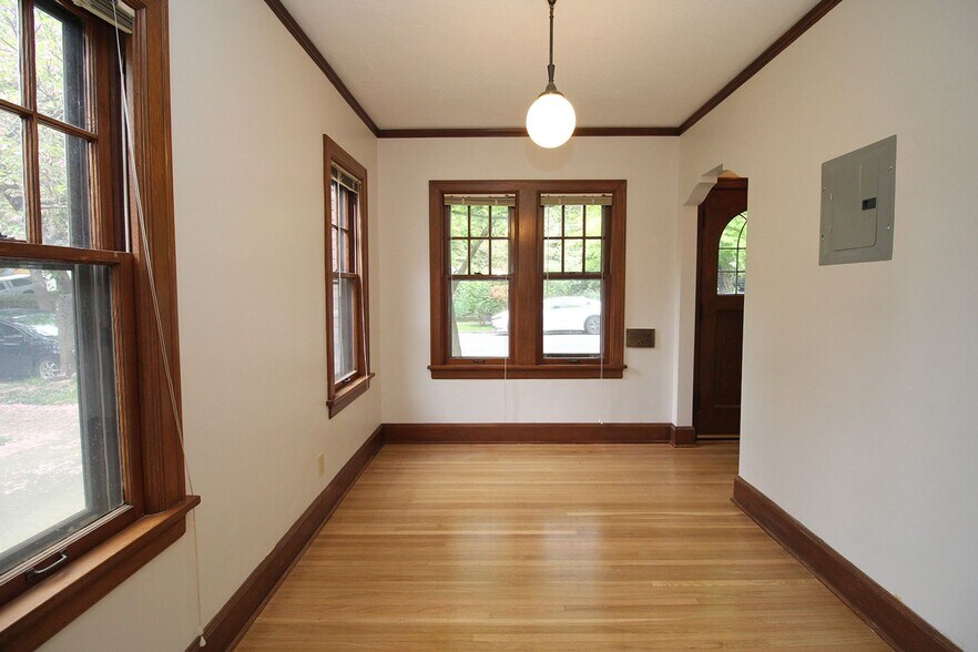 Building Photo - 2904-2914 SE Washington St & 606 SE 29th Ave