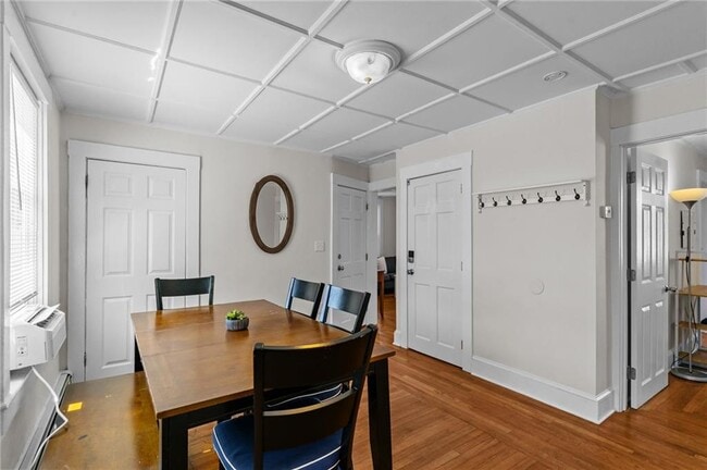 Building Photo - 11 Young St