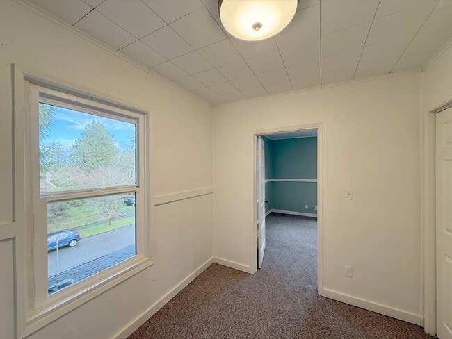 Building Photo - The Linn Apartments