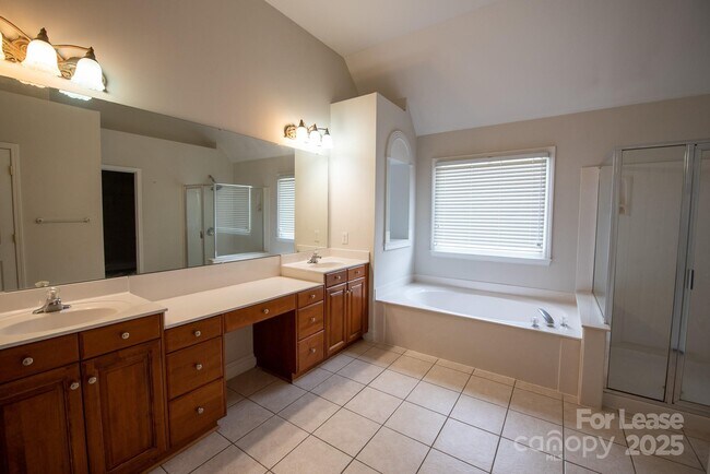 Building Photo - 247 Montibello Dr