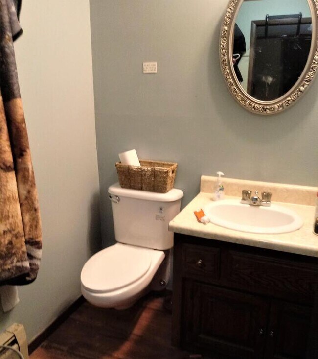 Building Photo - Large 2 Bed 2 Bath Heat & Water Inc-Neenah