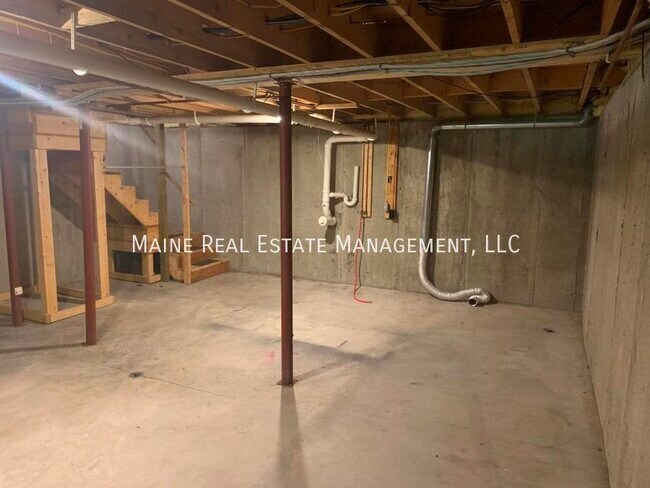 Building Photo - 13 Ada Dr