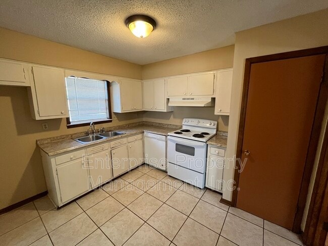 Building Photo - 3539 Glenshaw Dr