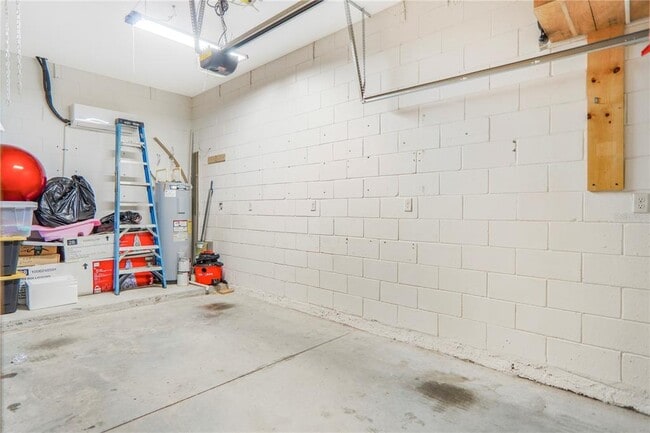 Building Photo - 694 Brooks Field Dr