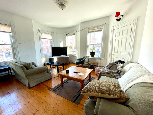 Building Photo - 129 Saint Alphonsus St