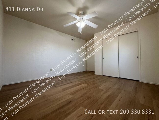Building Photo - 811 Dianna Dr