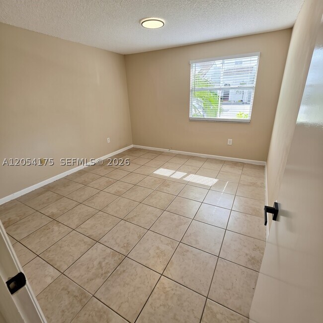 Building Photo - 4628 NW 97th Pl