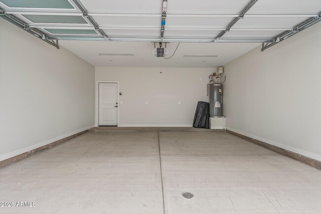 Building Photo - 2601 E Clarendon Ave
