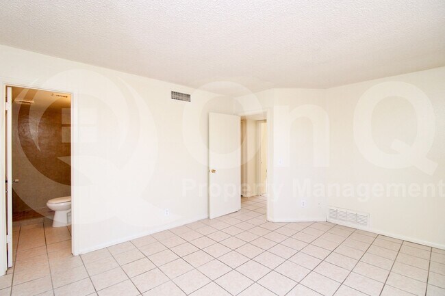 Building Photo - 4050 E St Anne Ave