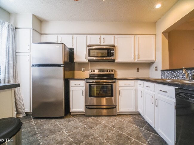 Building Photo - "Charming 2-Bedroom Gem with Granite Elegance in Charlotte's Heart!"