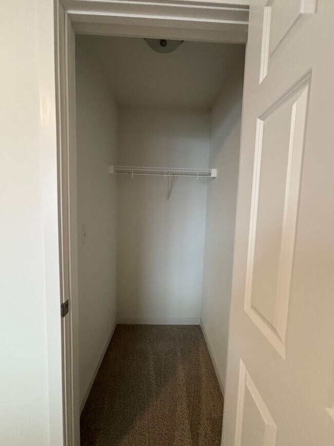 Building Photo - 3 Bed 3 Bath Townhome