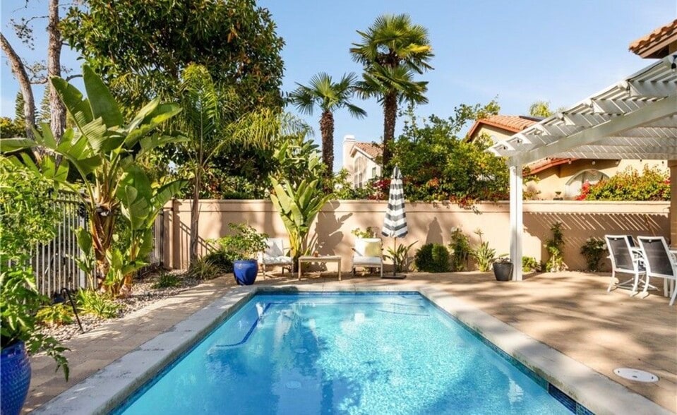 Building Photo - 26581 Domingo Dr