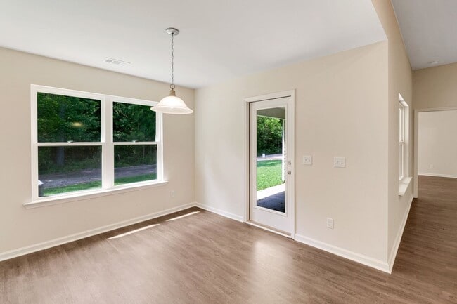 Building Photo - 3 Bedroom Home