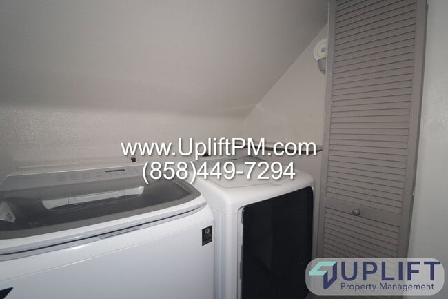 Building Photo - 1337 Serena Cir