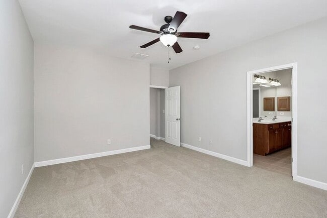 Building Photo - Gorgeous 3BD/2.5BA Craftsman Style Home in the Westmoreland Community!