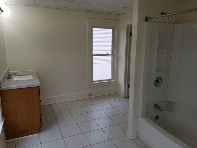 Building Photo - 113 Fayette St