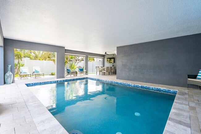 Building Photo - Fully Furnished + Utilities Included Beach...