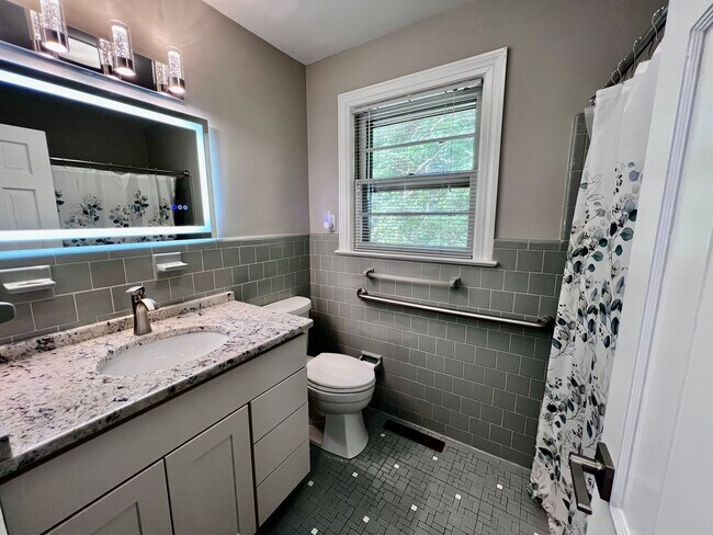 Building Photo - STUNNING home with fully finished BASEMENT!!!