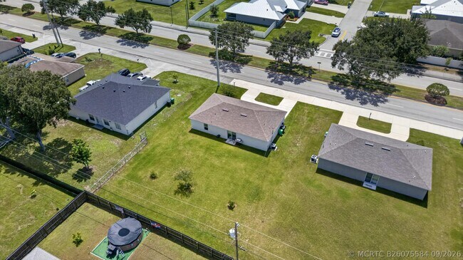Building Photo - 1051 SW Becker Rd