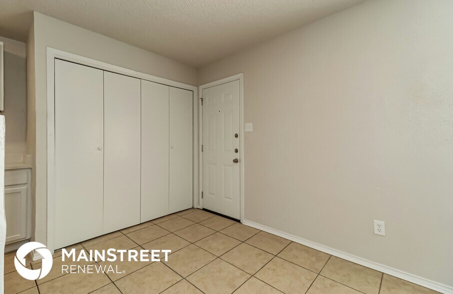 Building Photo - 3904 Royal Crest Dr