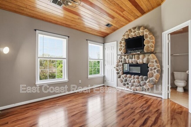 Building Photo - 808 Marquette Dr