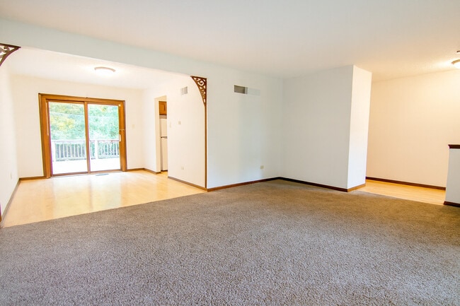 Building Photo - 16 Longwood Way