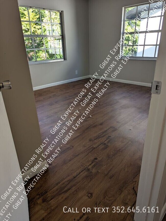 Building Photo - 125 SE 13th Ave