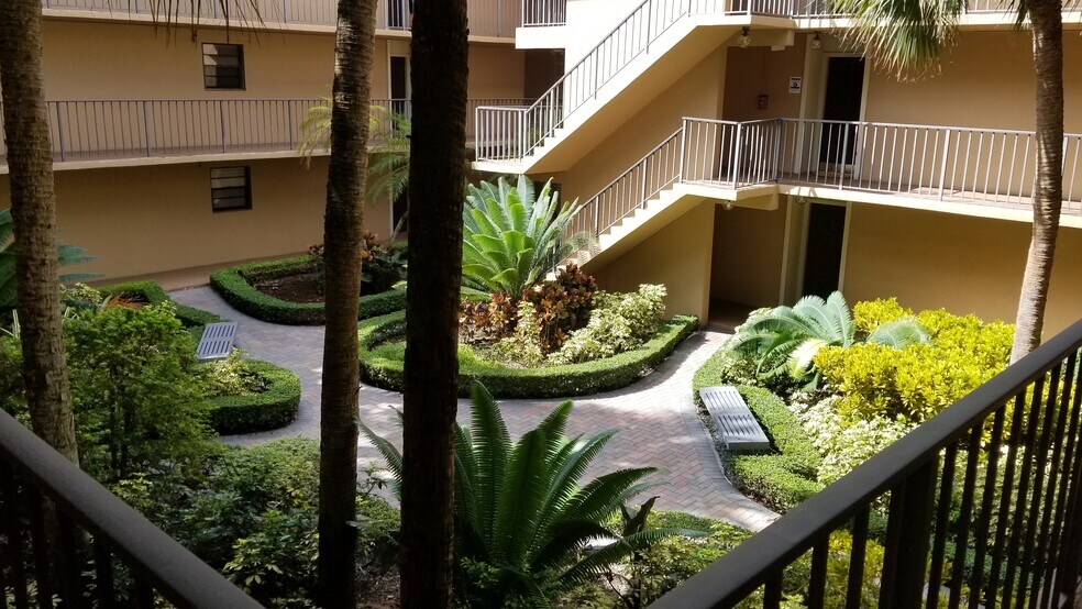 Building Photo - 10425 SW 112th Ave