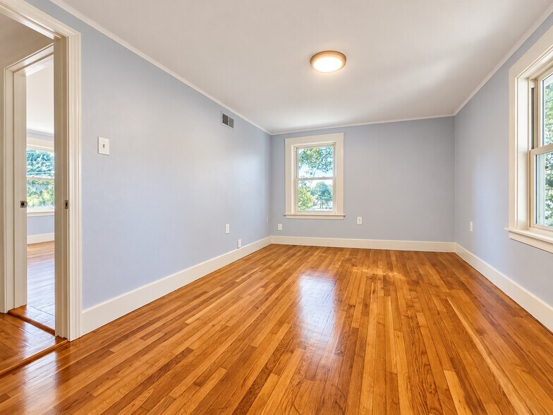 Building Photo - 149 Bussey St