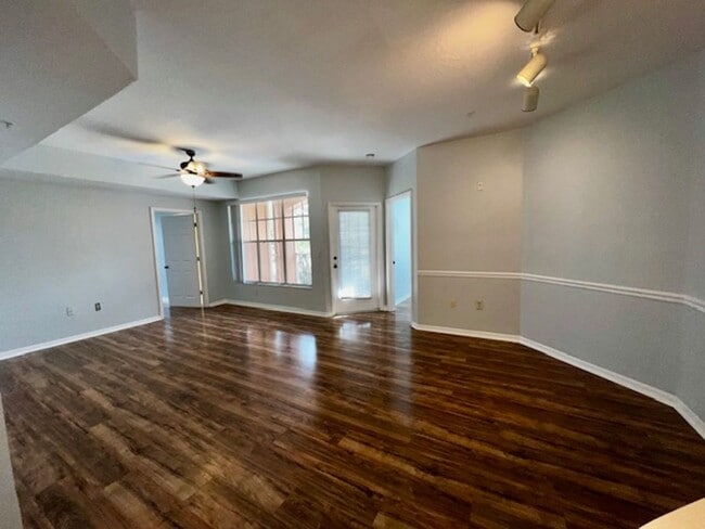 Building Photo - MOVE IN NOW! 2x2 WITH FRESH INTERIOR PAINT & LAMINATE WOOD FLOORING! PRIVATE BALCONY!!!