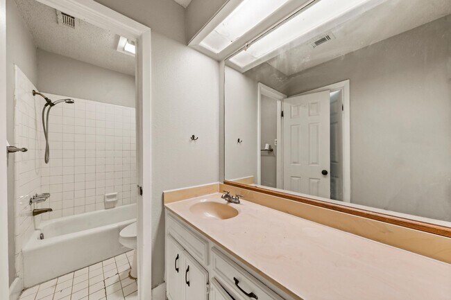 Building Photo - Two Story Townhouse with Natural Setting - Water Included