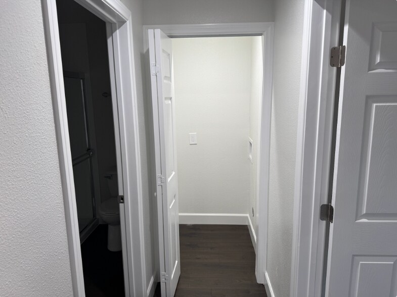 Building Photo - 900 Stern Ln