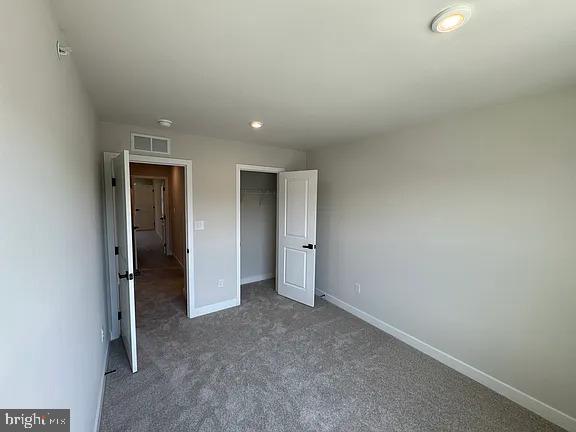 Building Photo - 6 Foxwood Dr