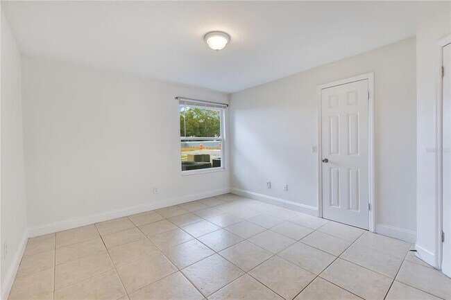Building Photo - 4540 Commander Dr