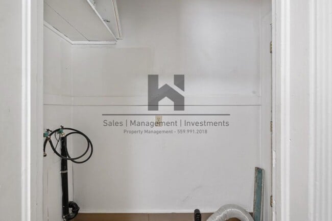 Building Photo - 232 E San Joaquin Ave