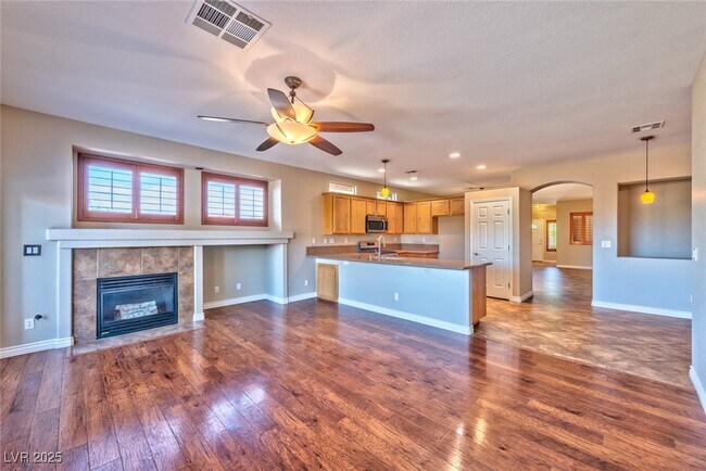Building Photo - 10600 Royal Willow Pl