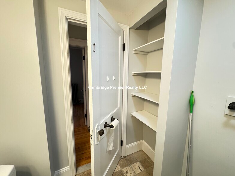 Building Photo - 12 Fairfax St