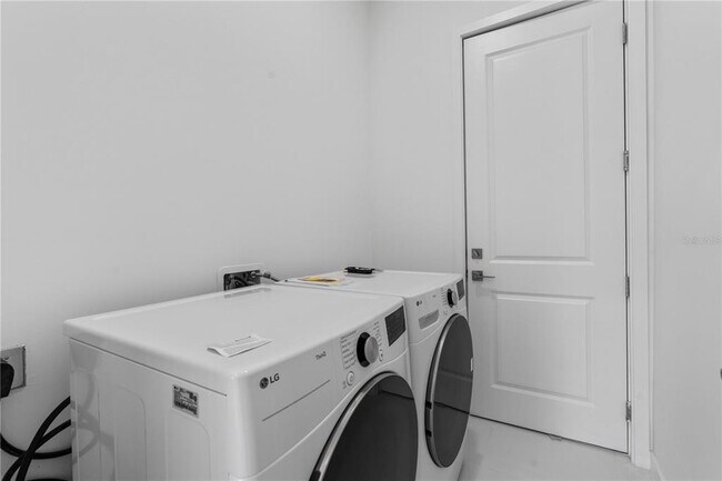 Building Photo - 10070 Flat River St